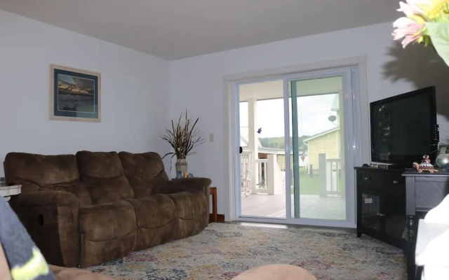 2729 Willow Ave. 3 Bedroom Condo