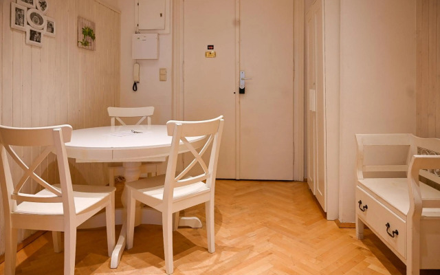 Bright Apartment Schönbrunn Palace