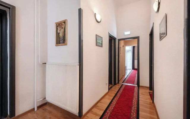 Kristal Hotel