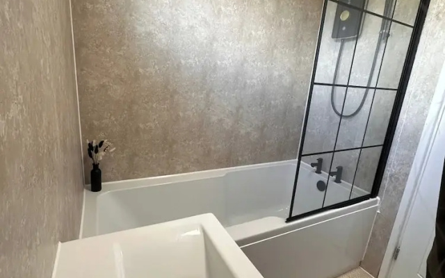 Stafford Cosy Retreat - 2 Bedroom House