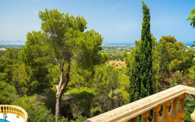 Stunning Villa With Panoramic Views & Private Pool