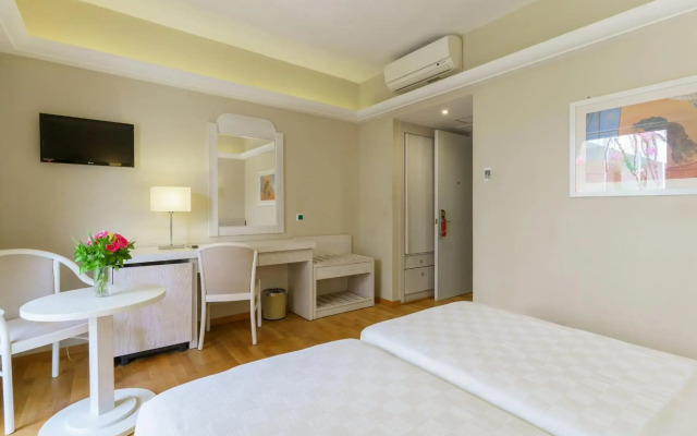 Pearl Beach Hotel
