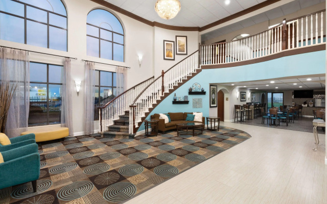Days Inn & Suites by Wyndham Sam Houston Tollway