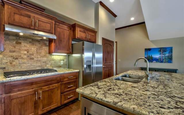 Conifer - 3 Br condo by RedAwning