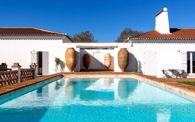 Cenoura-Brava Villas & Suites.