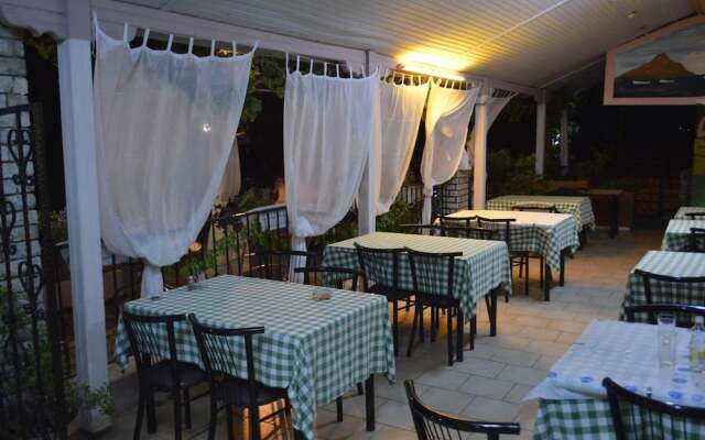 Artemis Hotel