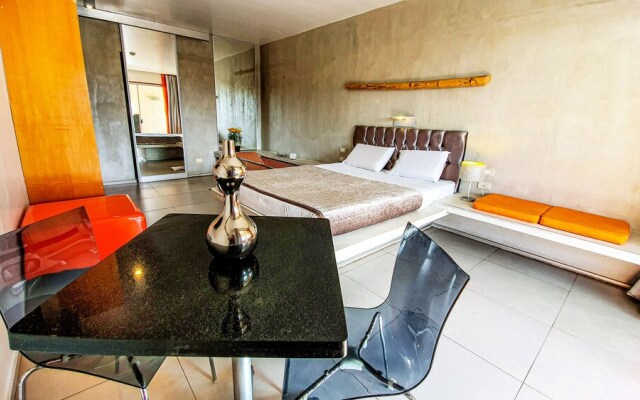 Cocoon Hotel & Lounge