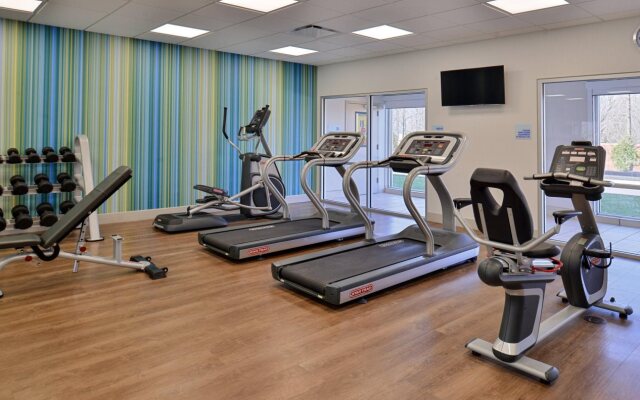 Holiday Inn Express & Suites Farmington Hills - Detroit by IHG