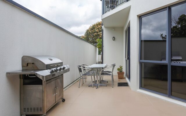 DeLorenzo's Studio Apartments