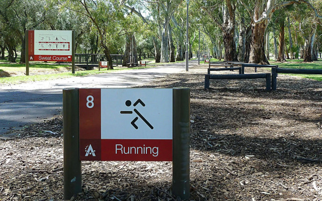 Adelaide Travellers Inn - Hostel