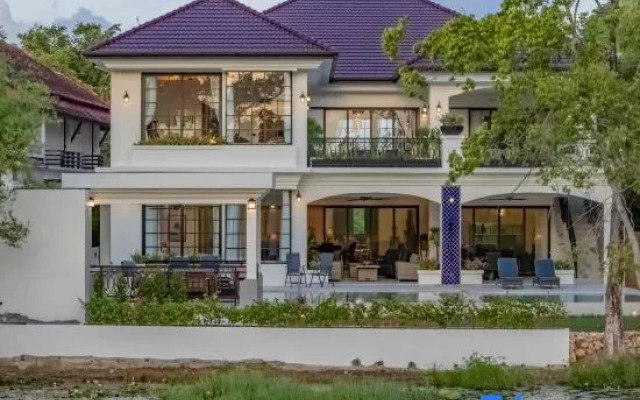 Villa Viola 7 Bedroom, Fully Staffed, on the Golf Course