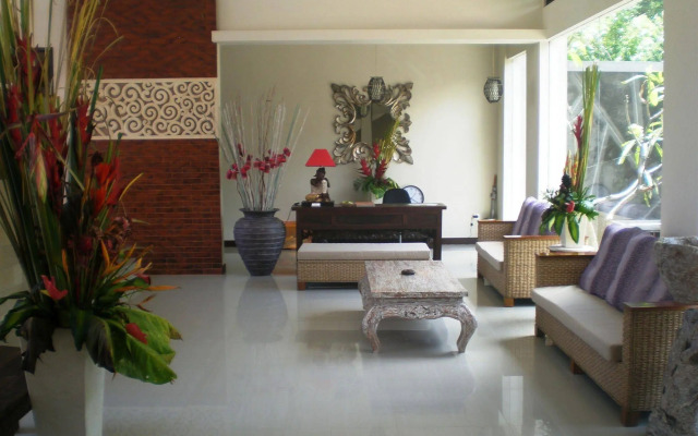 Svarna Suite Seminyak