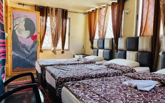 Dana Moon Hotel