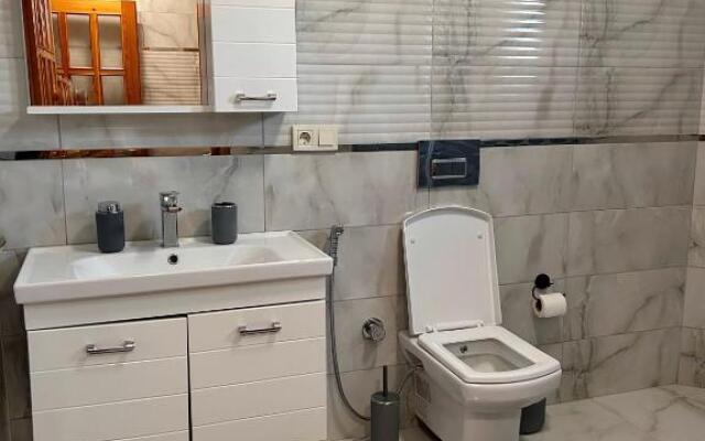 5 bedrooms private house with sauna and 500 m2 garden