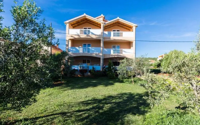 Apartments Mladenka