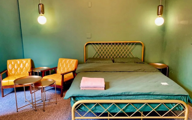 Baker Street Design Inn