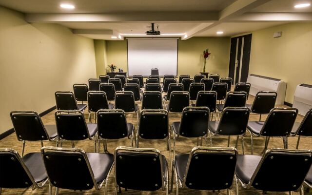 Urban Green Hotel & Suites