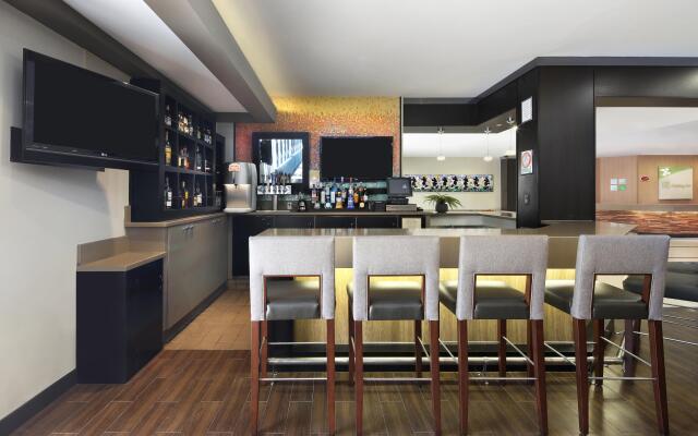 Holiday Inn Hotel & Suites Anaheim by IHG
