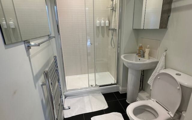 Tony's Court, Beautifully Furnished 2bedrooms Flat