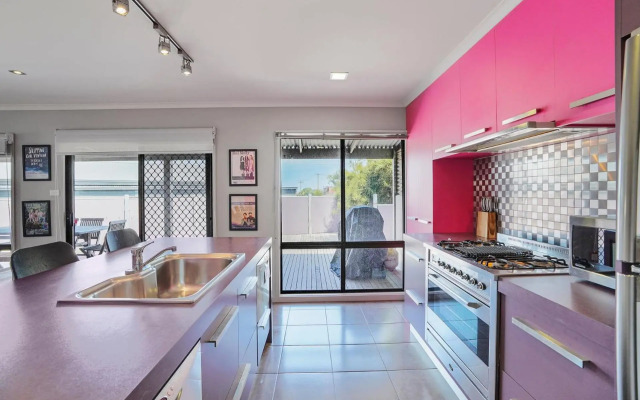 Birdland - Bold, unique and modern