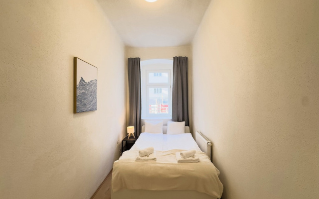 2 Bedroom Apartments 18 Min to center