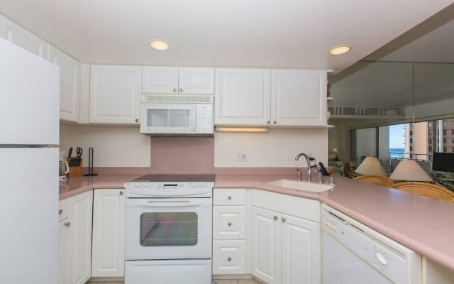 Spacious One Bedroom Harbor View Condos at Ilikai Marina With Private Balcony