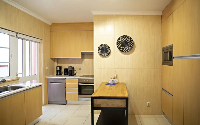 Pink House in Faro With 3 Bedrooms and 3 Bathrooms