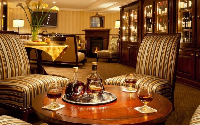 Crowne Pointe Historic Inn & Spa - Adults Only