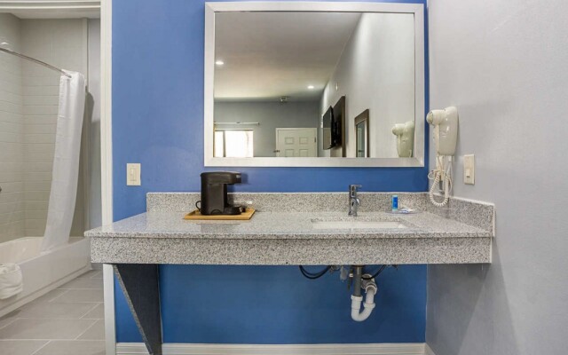 Rodeway Inn & Suites