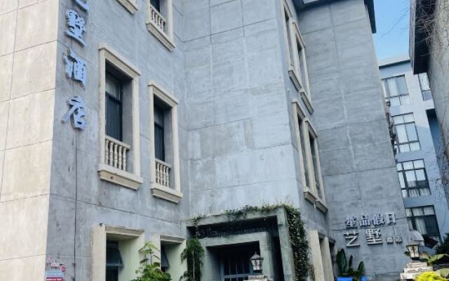 Taizhou Laoliangfang Shengpin Holiday Yishu Hotel