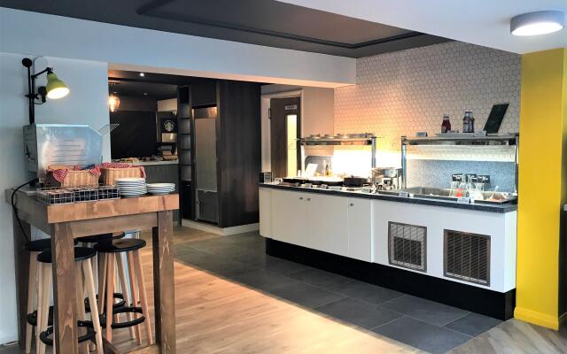 Holiday Inn A55 Chester West by IHG