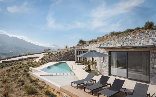 Neromai Cave Luxury Villas