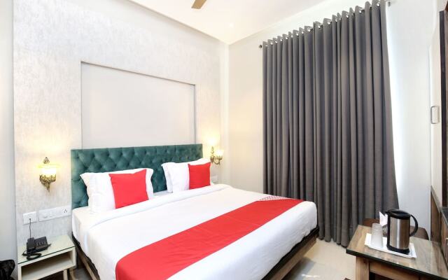 OYO 17084 Hotel Grand Orchid