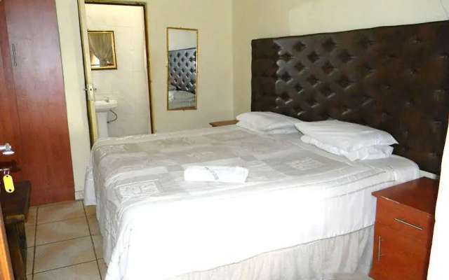 African Cave Lodge