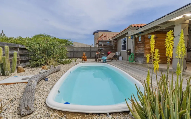 Quiet Cozy Central 2br1ba w Private Pool BBQ