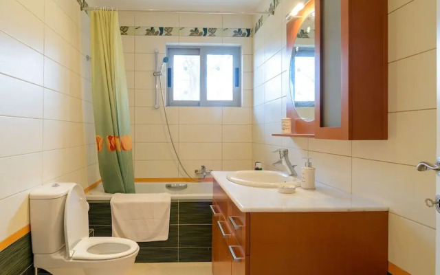 Comfy Vacation Flat Near the Beach