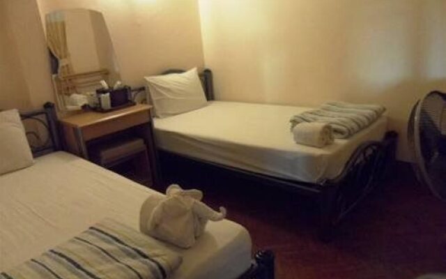 Huen Panicha Guesthouse