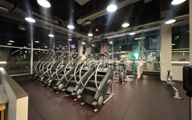 Atlas Suites - Bay & College