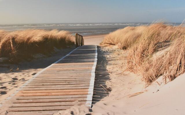 Bungalow for 8 People on the Edge of the Forest Located Between Egmond & Bergen