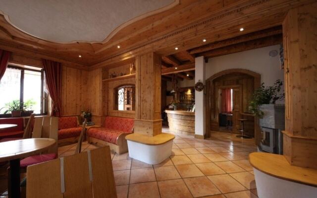 Albergo Centrale Forni