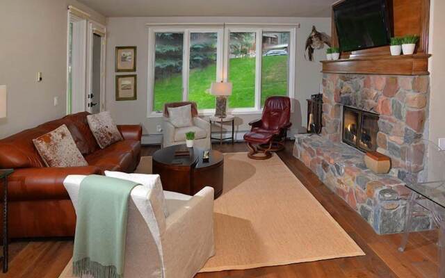 Arrowhead Village Condo - 104 Seasons Lodge