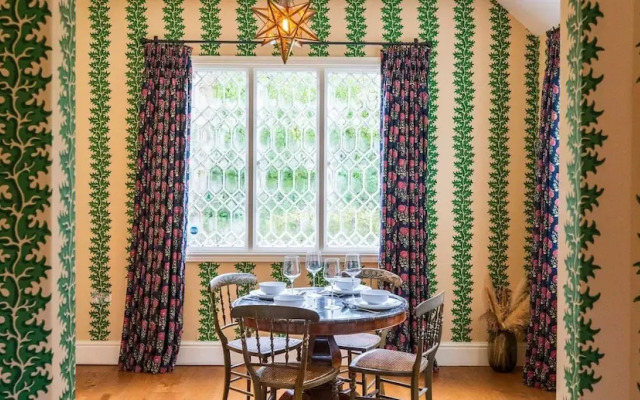 Luxurious Vineyard Hideaway At Stanlake Park