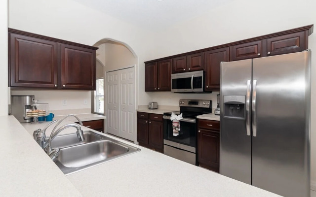 New Ownership 7BR Close to Disney