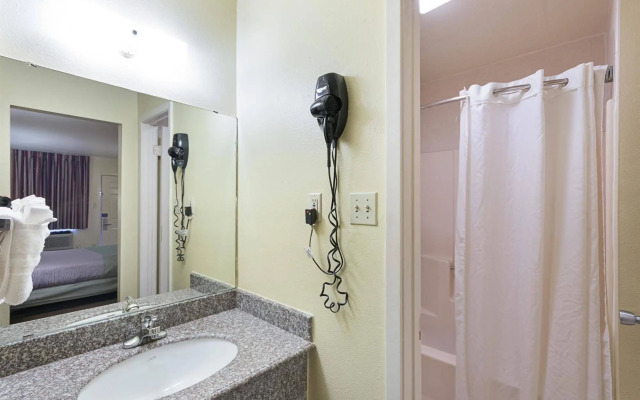 Motel 6 Livingston, TX