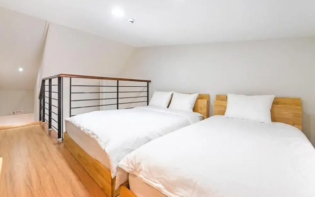 Jeju Eseutteuleya Pension