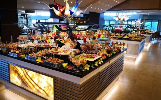 Limak Lara De Luxe Hotel - All Inclusive