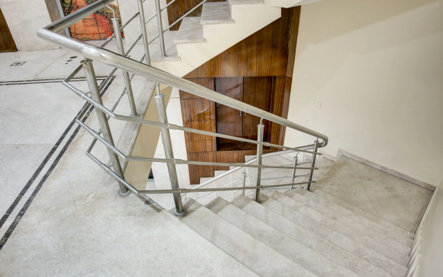 Treebo Golden Inn, 700 Mtrs From Promenade Beach