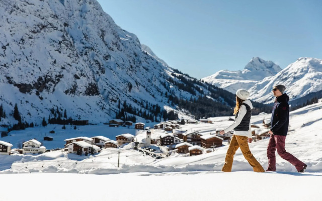 Burgi's - Adults only