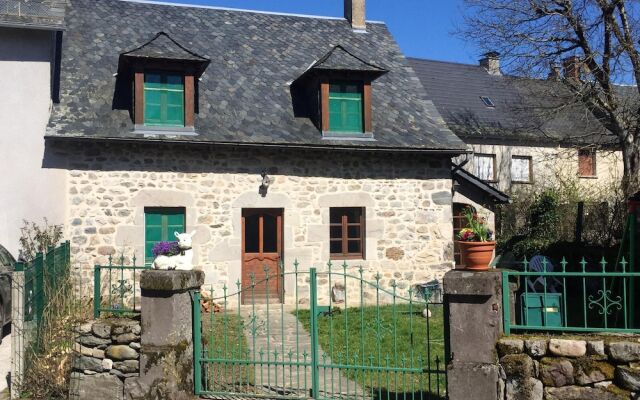 House With 2 Bedrooms in Lanobre, With Enclosed Garden