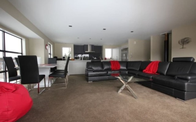 20 Rutherford Crescent